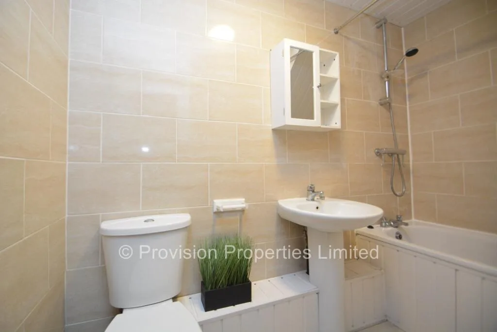5 bedroom terraced house for rent