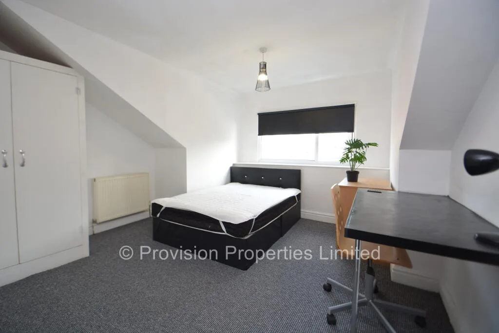 5 bedroom terraced house for rent