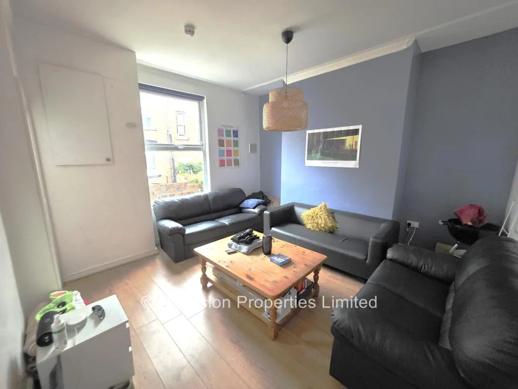 6 bedroom terraced house for rent