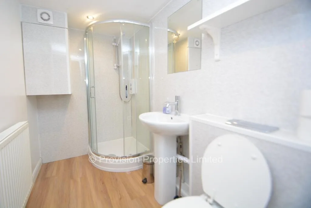 6 bedroom terraced house for rent