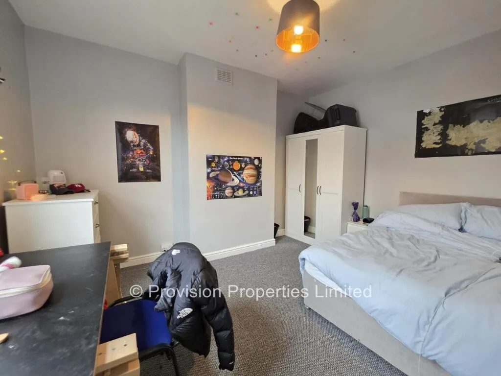 6 bedroom terraced house for rent