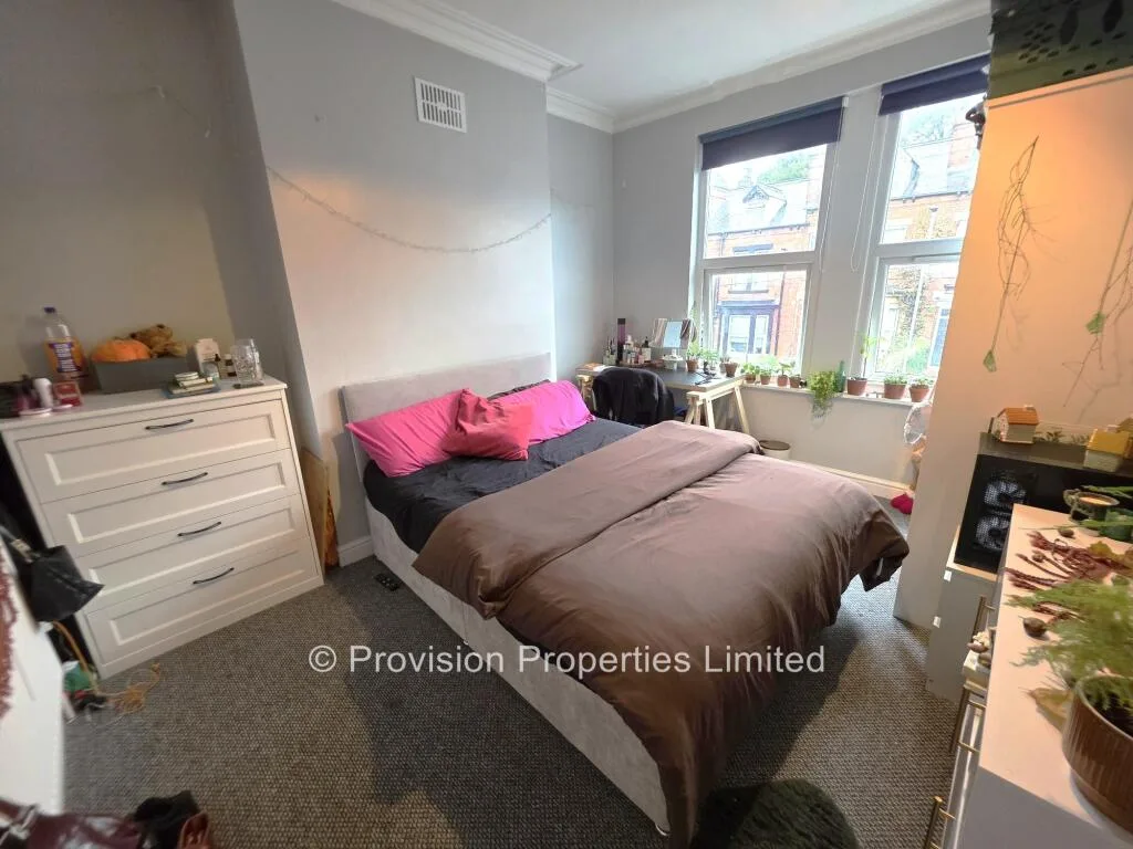 6 bedroom terraced house for rent