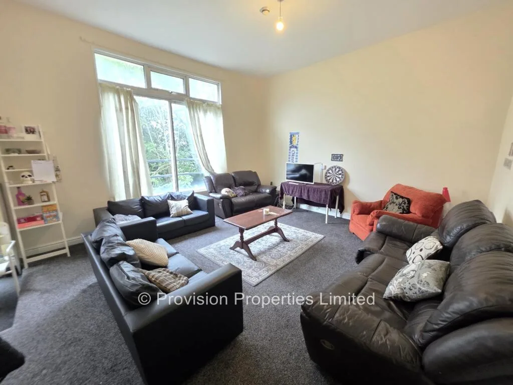 9 bedroom terraced house for rent