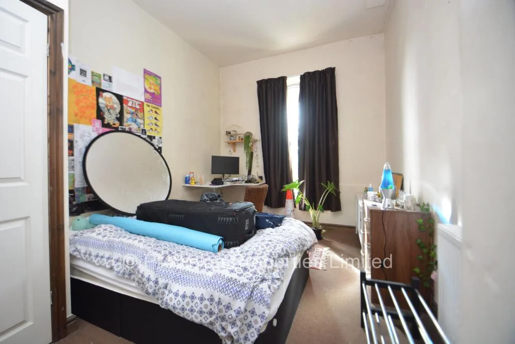 9 bedroom terraced house for rent