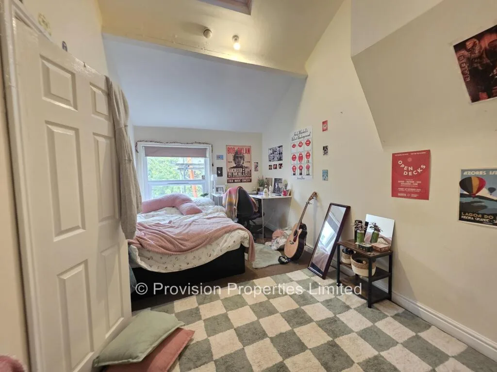 9 bedroom terraced house for rent