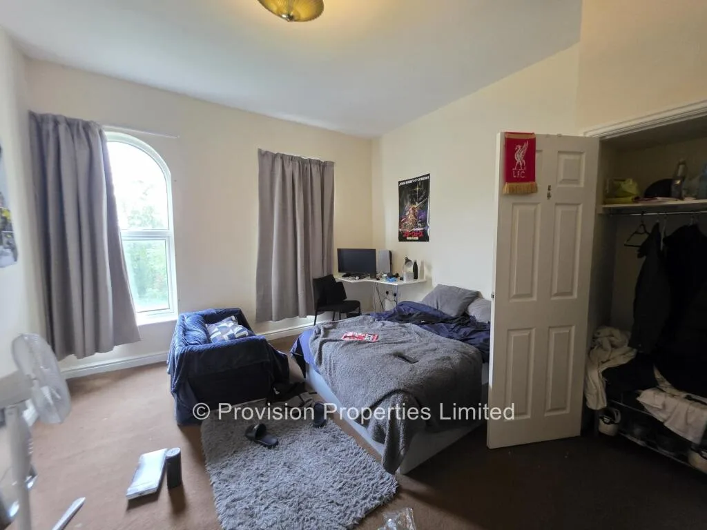 9 bedroom terraced house for rent