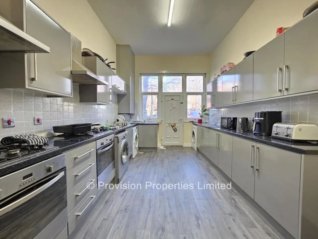 9 bedroom terraced house for rent