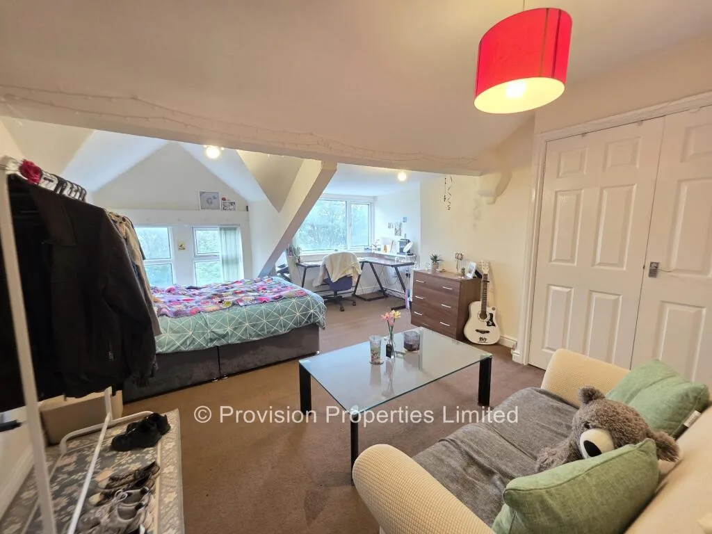 9 bedroom terraced house for rent