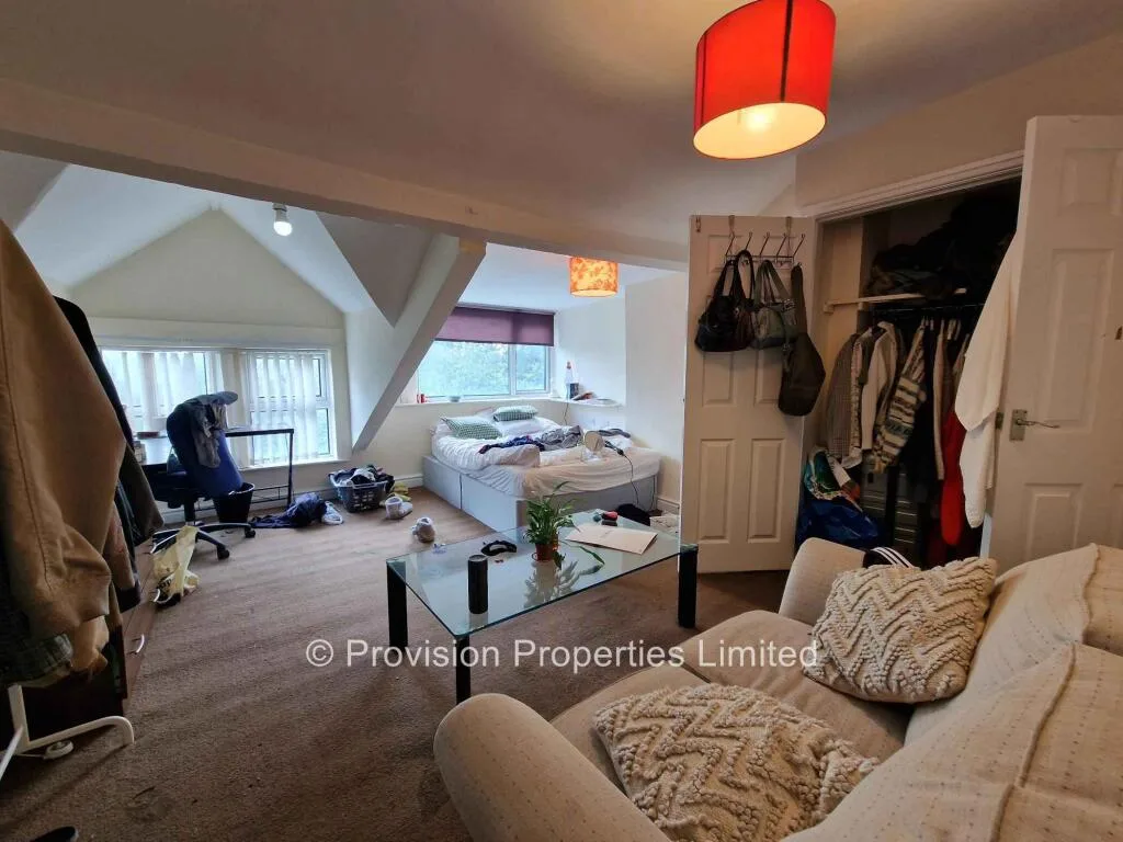 9 bedroom terraced house for rent