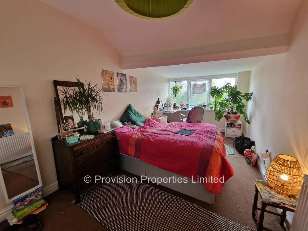 9 bedroom terraced house for rent