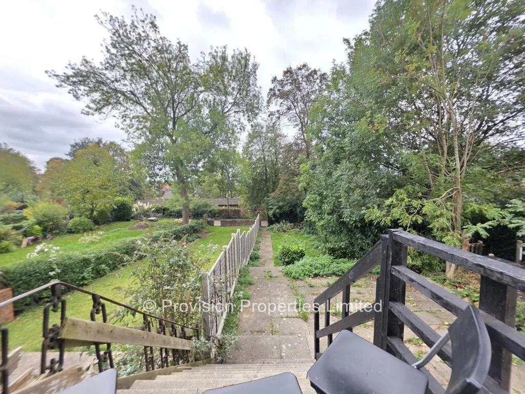 9 bedroom terraced house for rent