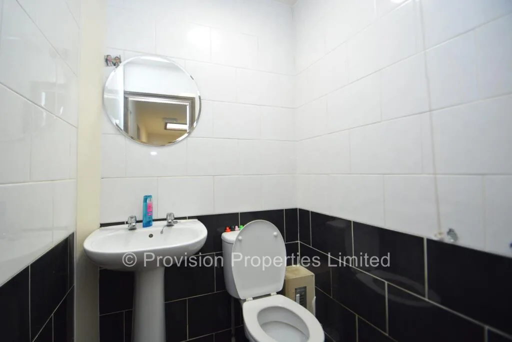 9 bedroom terraced house for rent