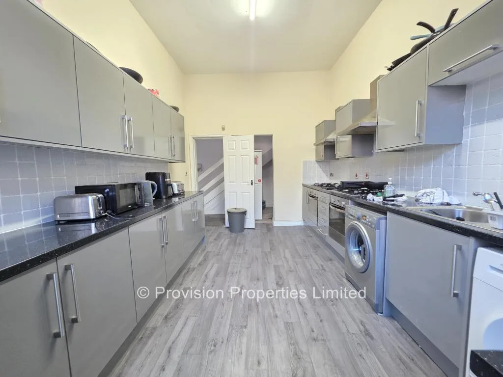 9 bedroom terraced house for rent