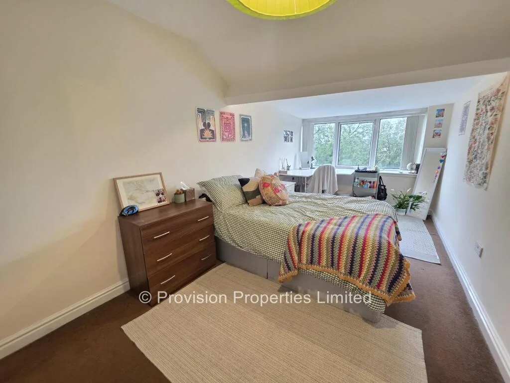 9 bedroom terraced house for rent