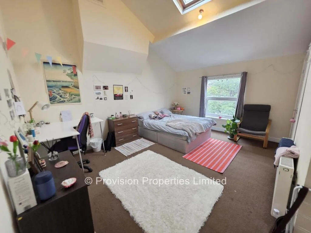 9 bedroom terraced house for rent