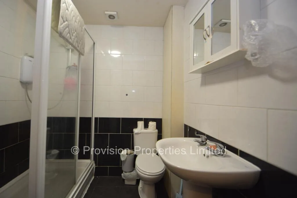 9 bedroom terraced house for rent