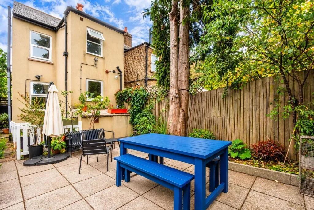 2 bedroom house for rent