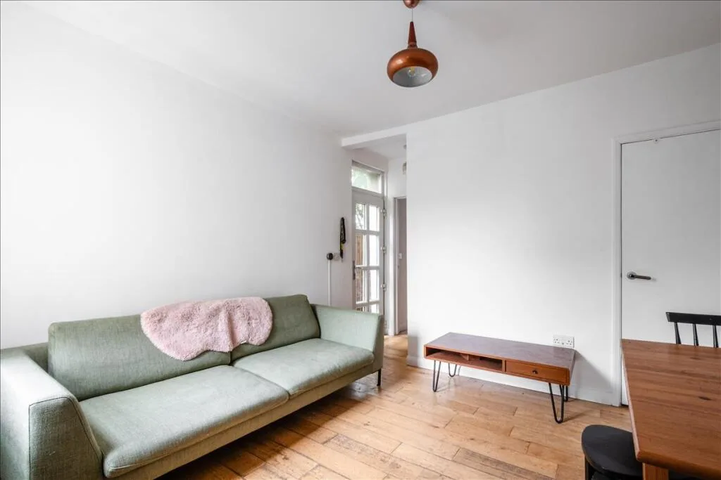 2 bedroom house for rent