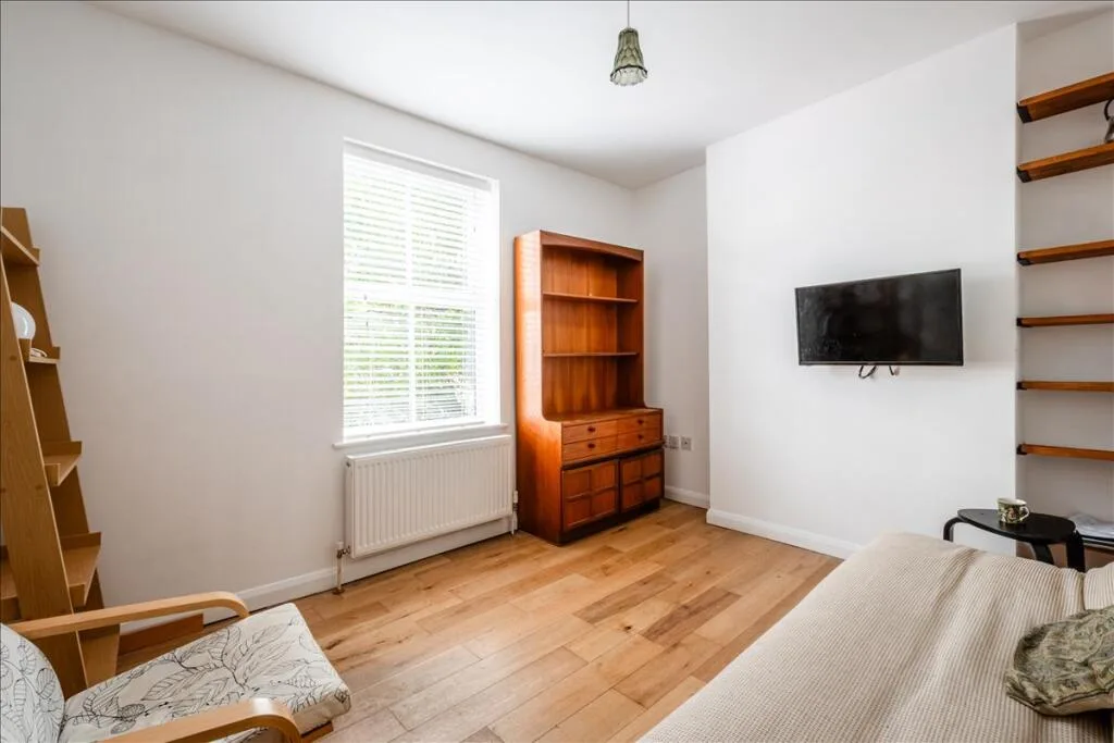 2 bedroom house for rent