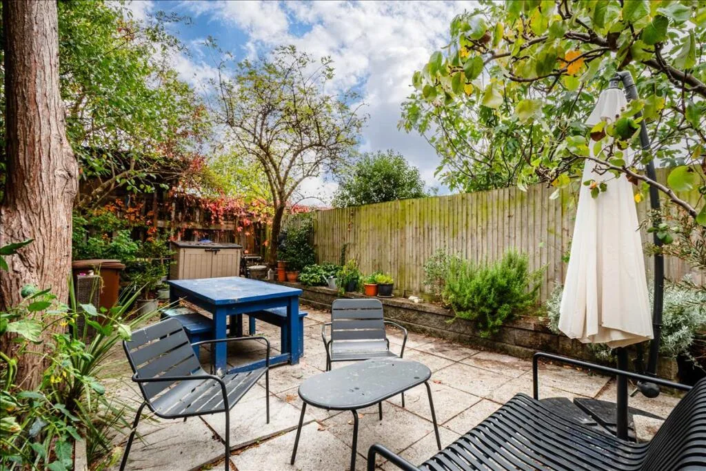 2 bedroom house for rent