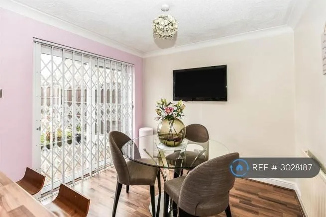 3 bedroom end of terrace house for rent