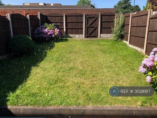 3 bedroom end of terrace house for rent
