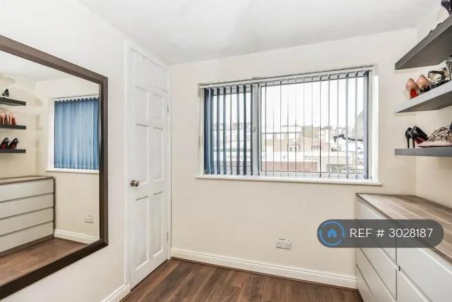 3 bedroom end of terrace house for rent