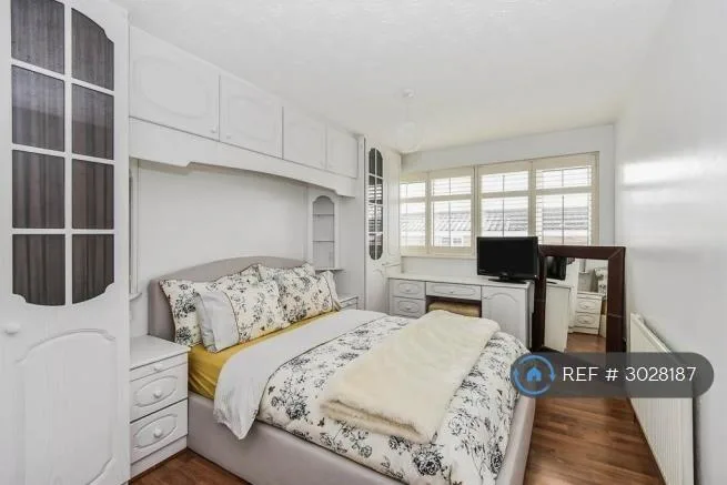 3 bedroom end of terrace house for rent