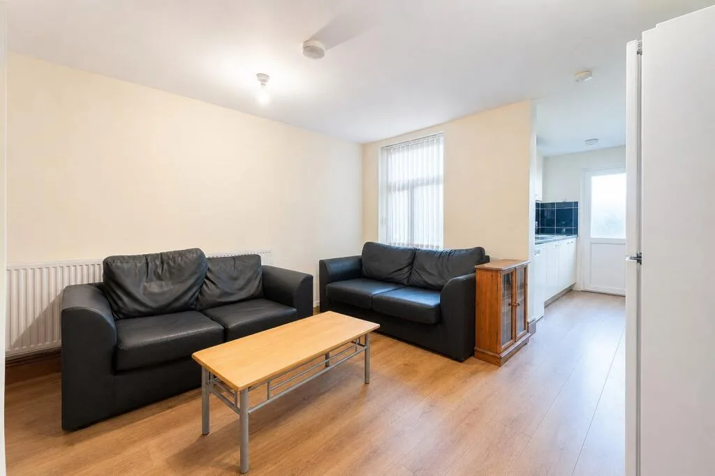 6 bedroom house for rent