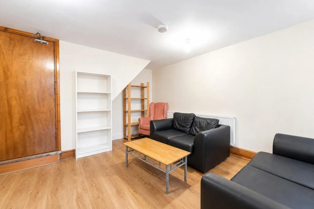 6 bedroom house for rent