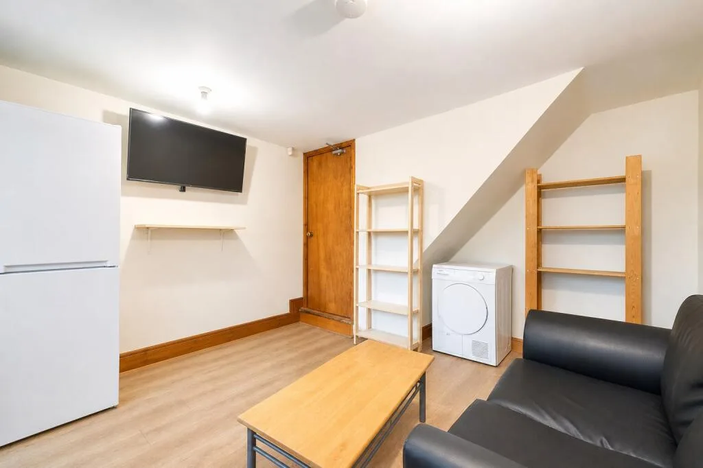 6 bedroom house for rent