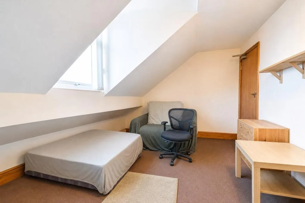 6 bedroom house for rent