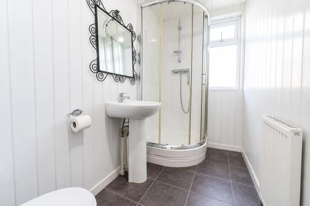 6 bedroom house for rent