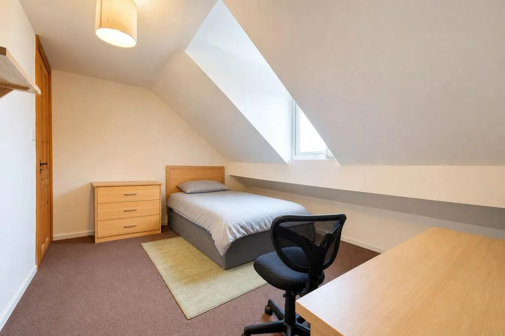 6 bedroom house for rent
