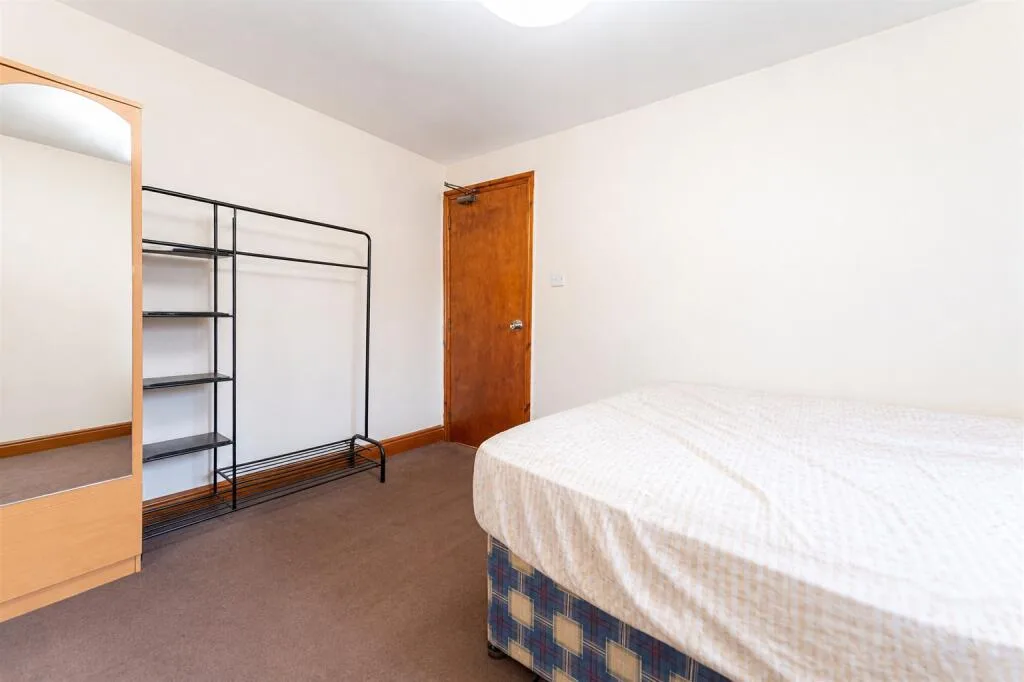 6 bedroom house for rent
