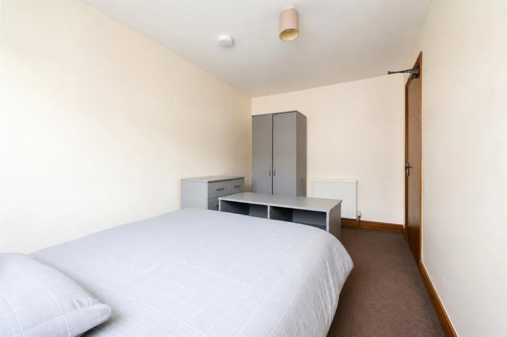 6 bedroom house for rent