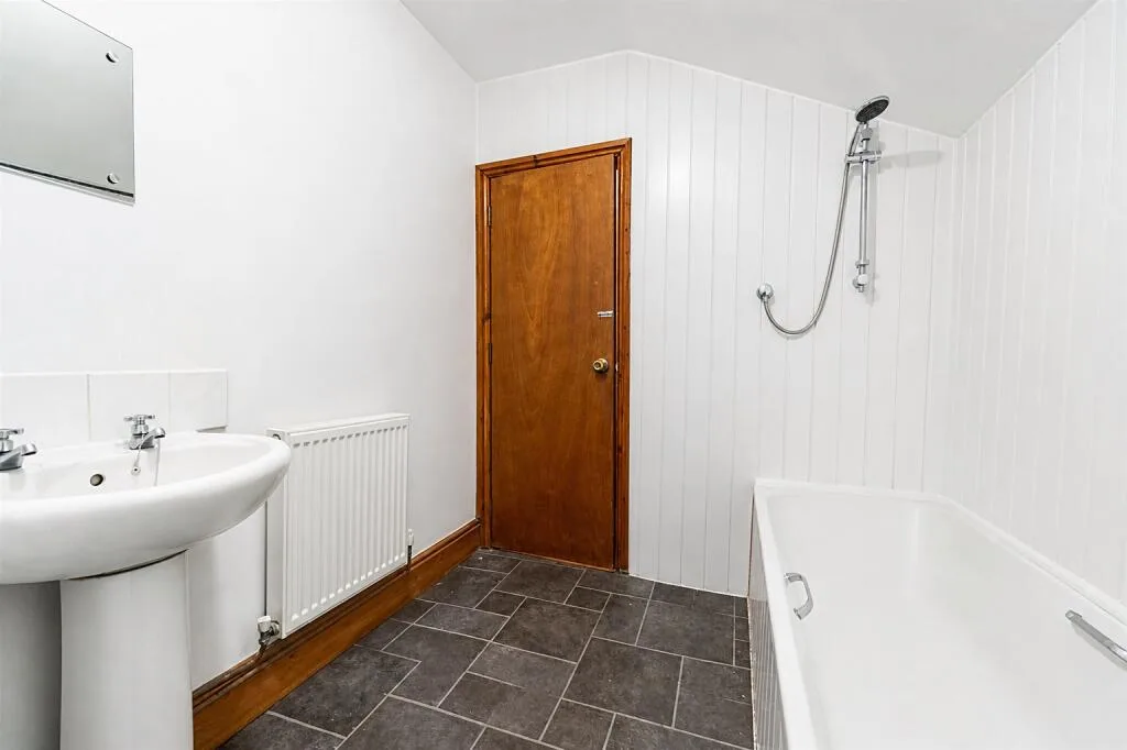 6 bedroom house for rent