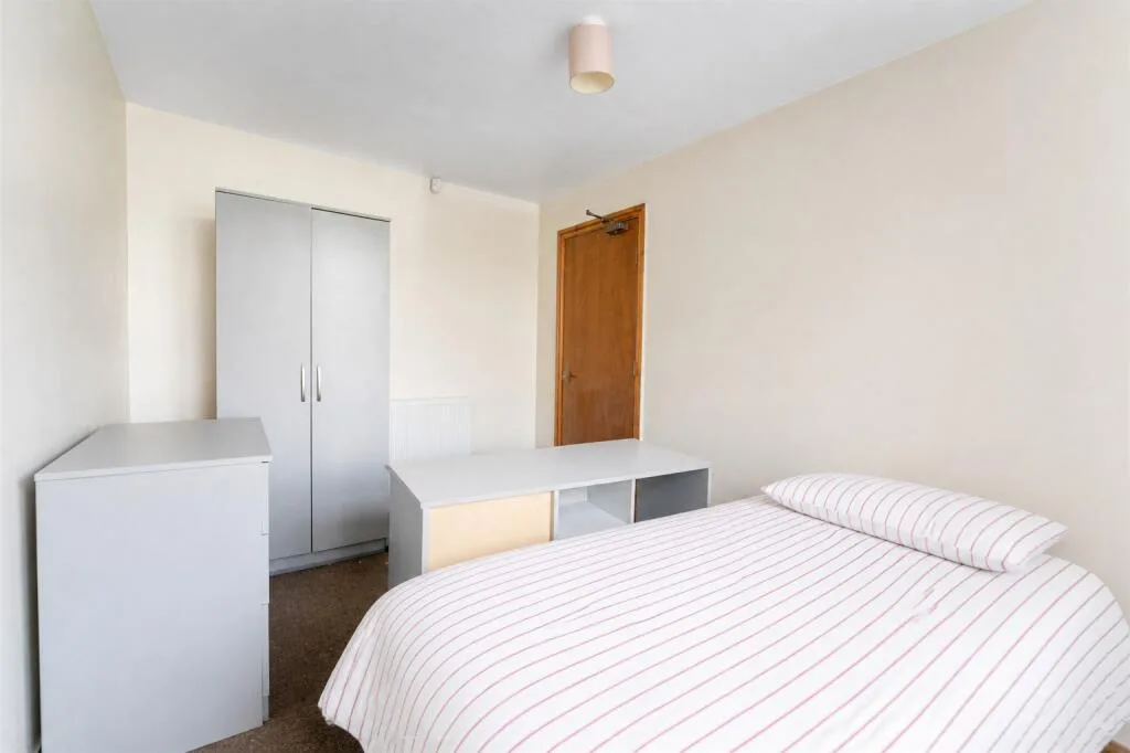 6 bedroom house for rent