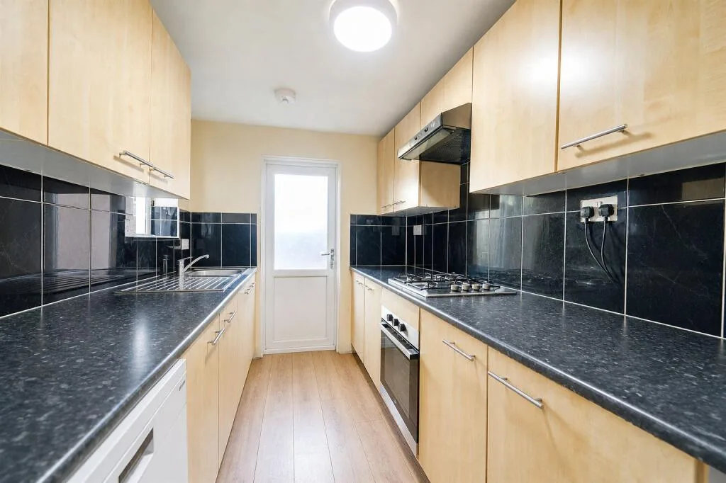 6 bedroom house for rent