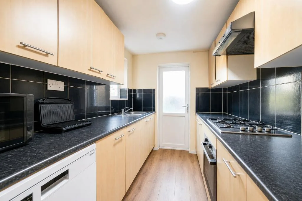 6 bedroom house for rent