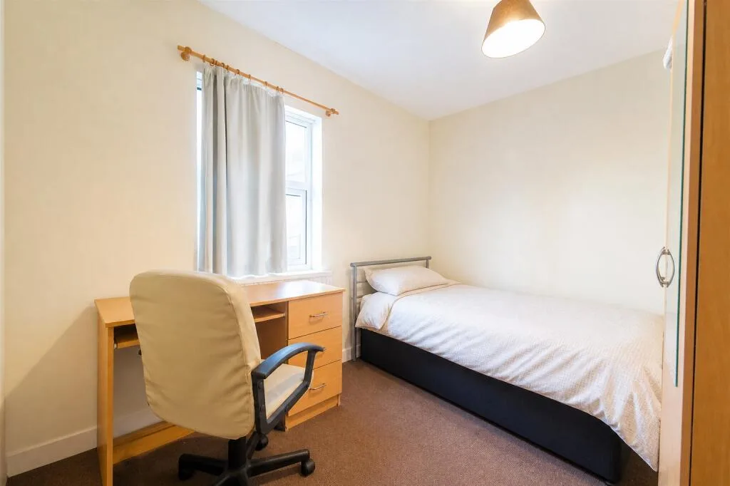 6 bedroom house for rent
