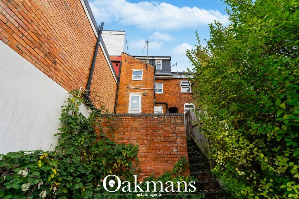 6 bedroom house for rent
