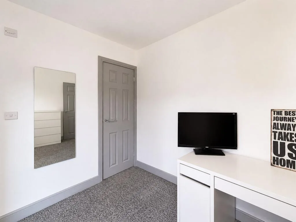 6 bedroom house for rent