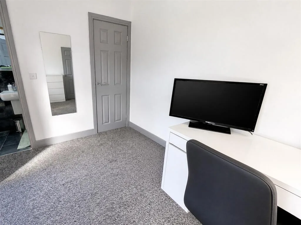 6 bedroom house for rent