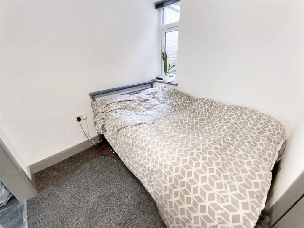 6 bedroom house for rent