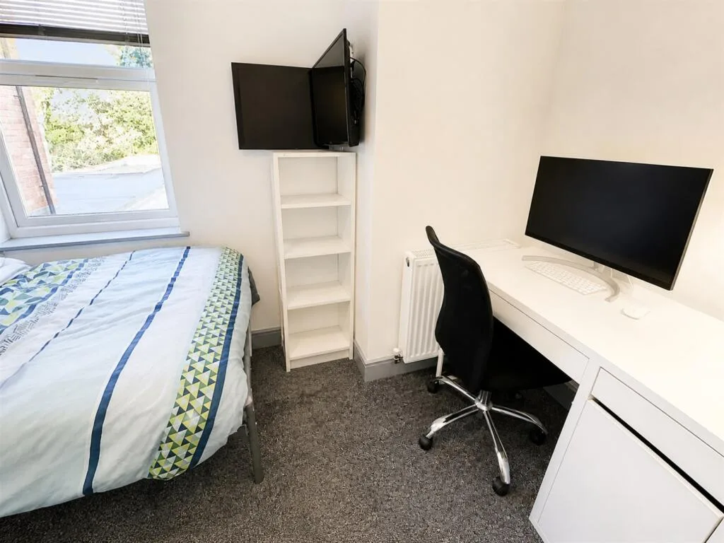 6 bedroom house for rent