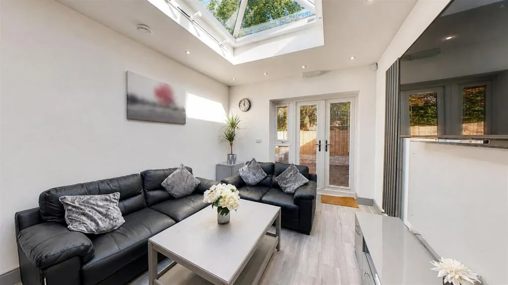 6 bedroom house for rent
