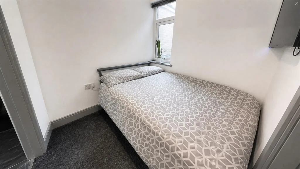 6 bedroom house for rent