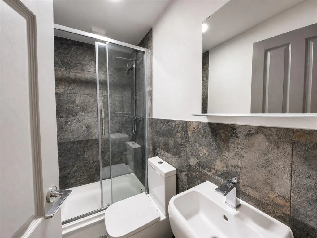 6 bedroom house for rent