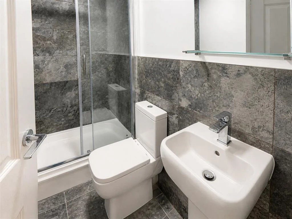6 bedroom house for rent